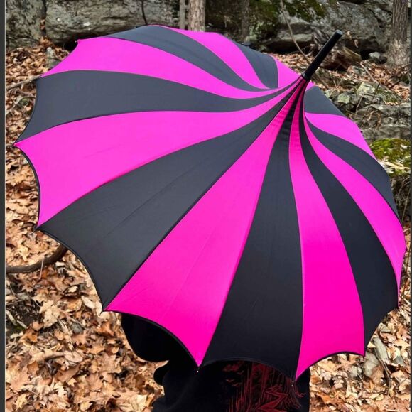 Batwing Pagoda Umbrella [Black/Hot Pink Striped] - Picture 4 of 6